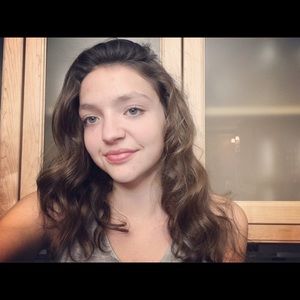 Meet your Posher, Abbey